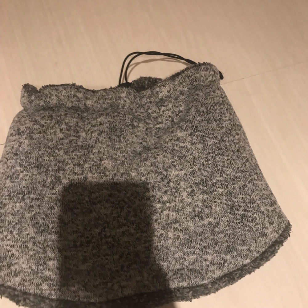 3/15$ Neck warmers